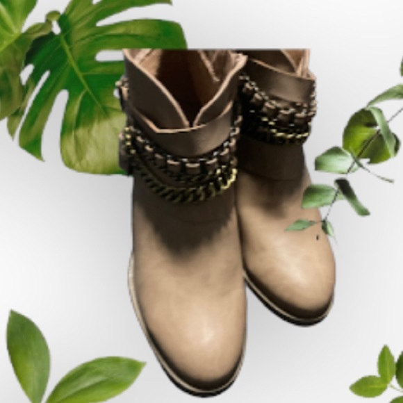 SO Womens Ankle boots 9.5. 
beautiful design - Picture 2 of 13